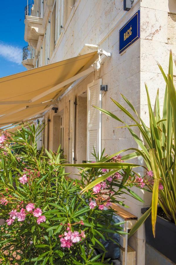 Olife Guesthouse Milna  Exterior photo