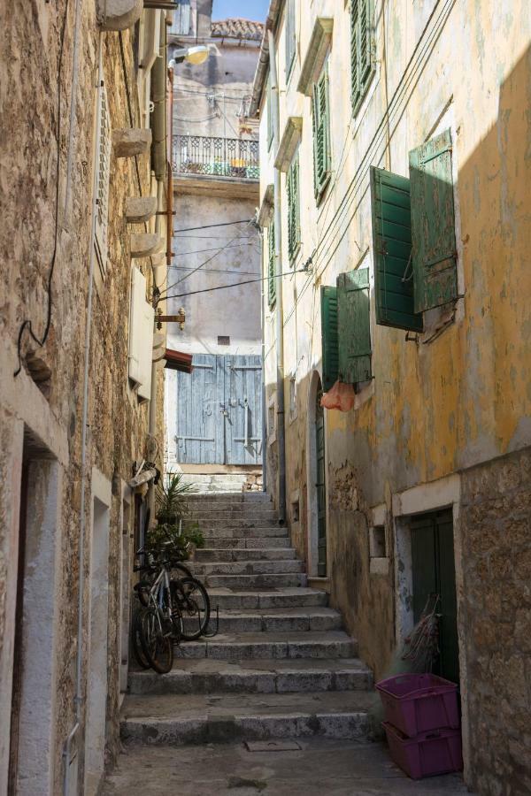 Olife Guesthouse Milna  Exterior photo