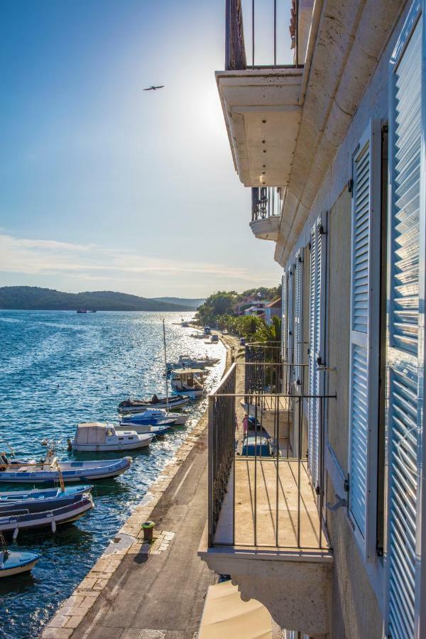 Olife Guesthouse Milna  Exterior photo